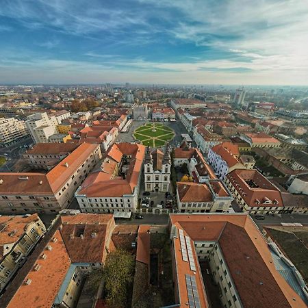Cozy Apartment In The Historical City Center Timisoara Bagian luar foto